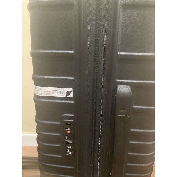 BÉIS Medium Check-In Roller Black Luggage | Shay Mitchell BAE Suitcase - Picture 4 of 10